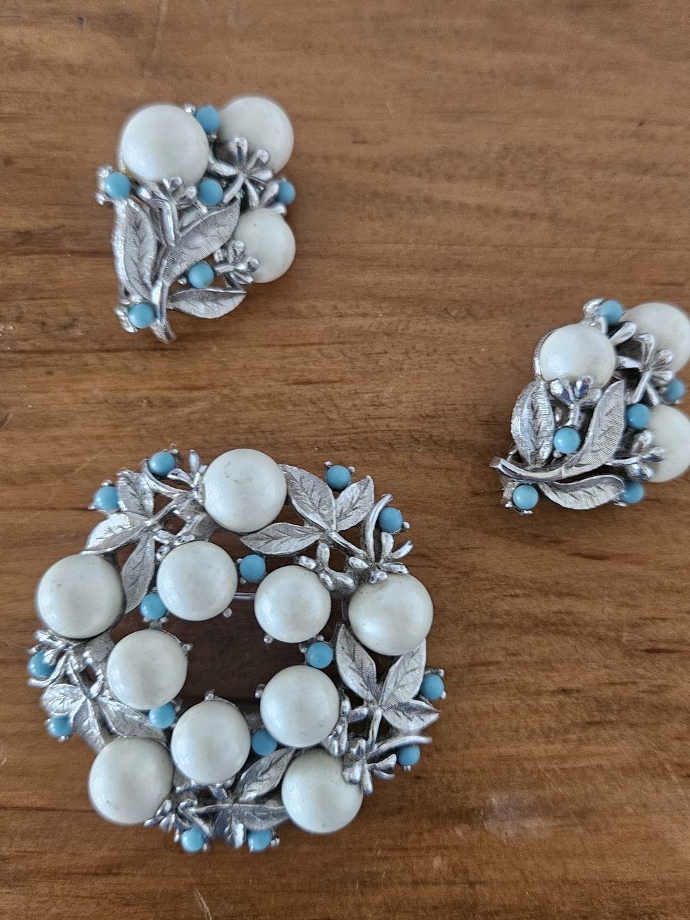 Silver Pearl Robins Egg Blue Wreath Set